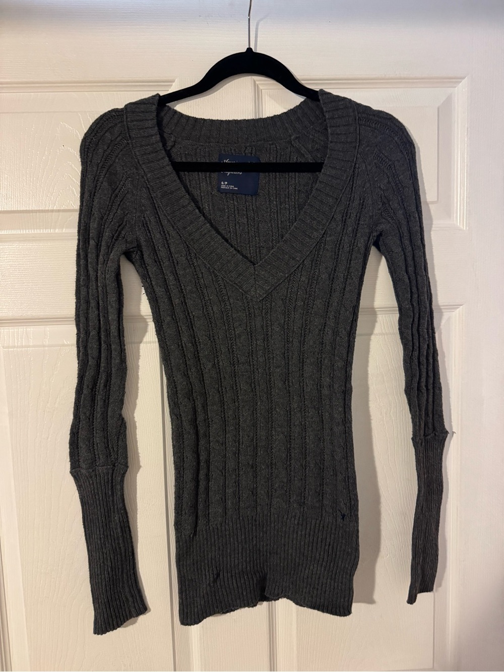 American Eagle Y2K Dark Gray Ribbed V-Neck Sweater